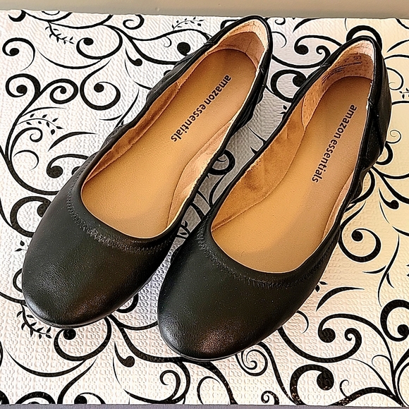 LIKE NEW! Cute little Essential Stretch Ballet Flats - Picture 1 of 8
